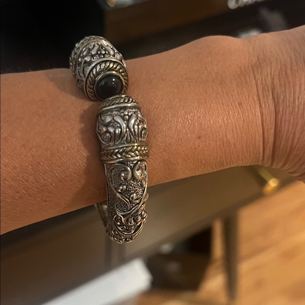 Elegant Two-Tone Women's Bracelet - Picture 5 of 5